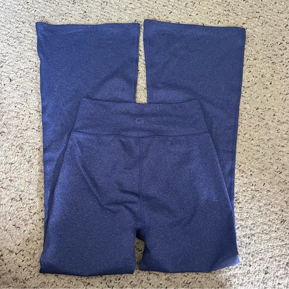 NWOT GAP Flare Leggings - Picture 3 of 3